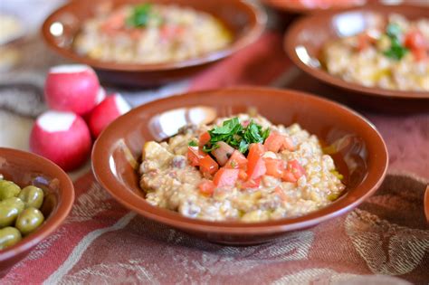  Foul Medames: Una delizia vellutata e speziata, pronta a conquistarti il palato!